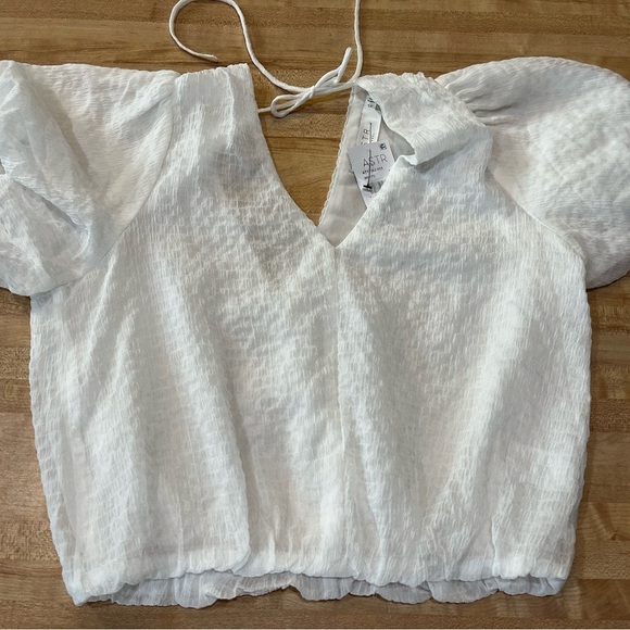 ๐ค ASTR The Label White Textured Puff Sleeve Top โ Size XS ๐ค NWT | - Picture 4 of 10